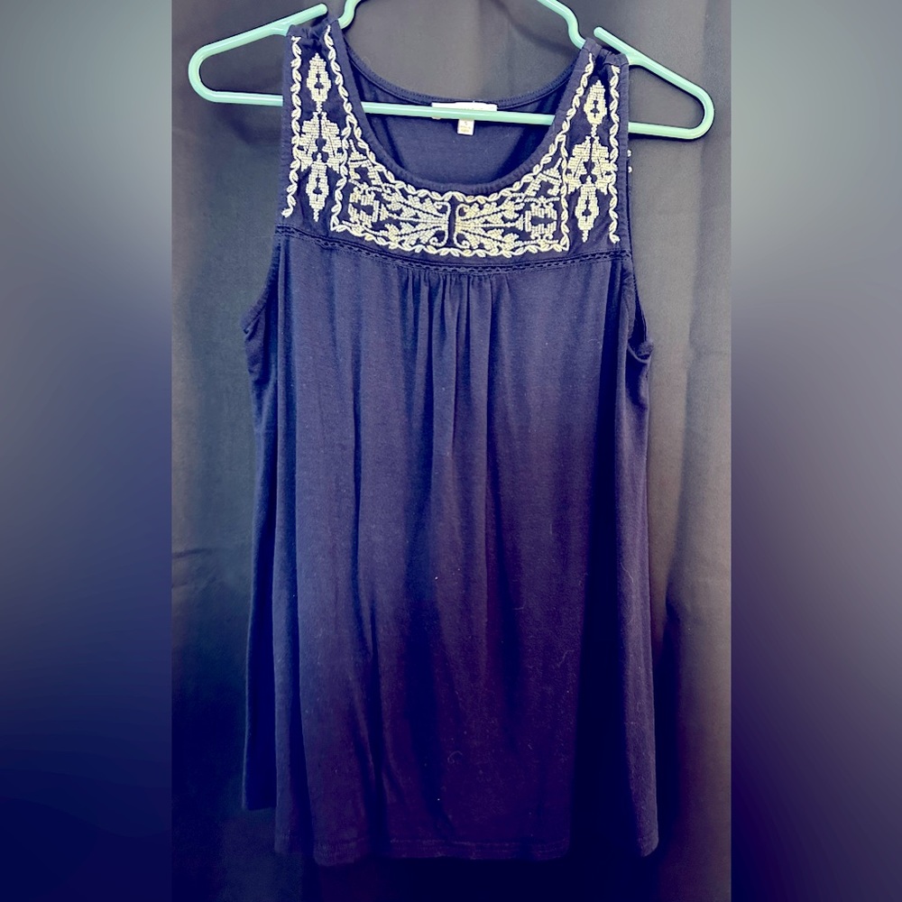 Women’s top, skies are blue, S